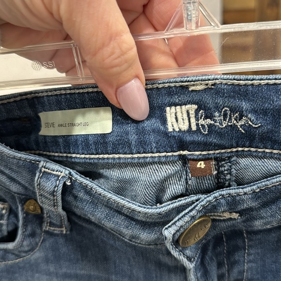 Kit from the Kloth Lightly distressed blue jeans - Picture 4 of 6